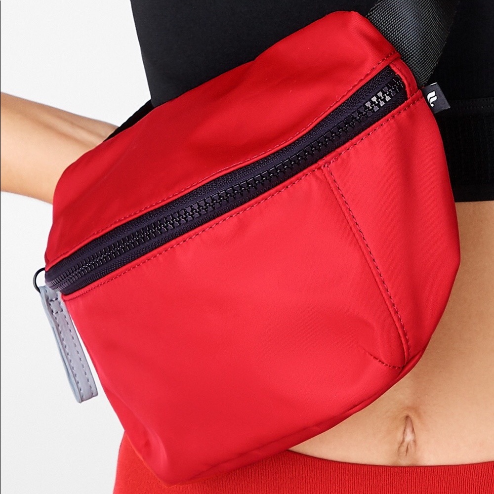 Fabletics The Minimalist Fanny Pack